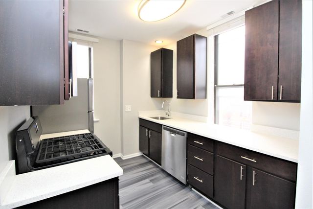 807 W  Willow St #2D, Chicago, IL 60614