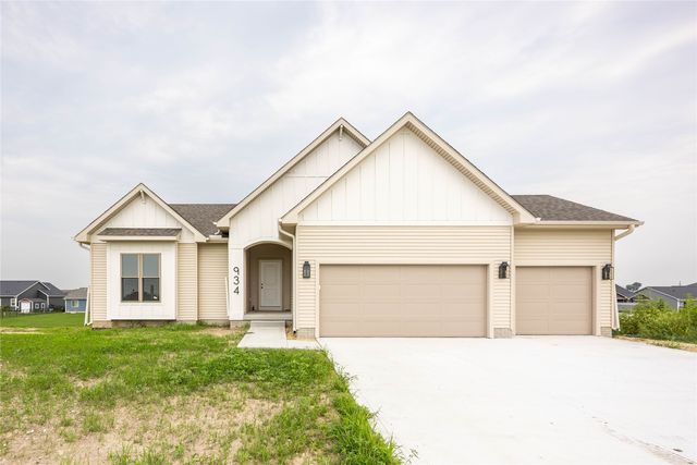 934 Wild Oak Dr, Huxley, IA 50124