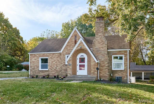 22 Jean Dr, Florissant, MO 63031