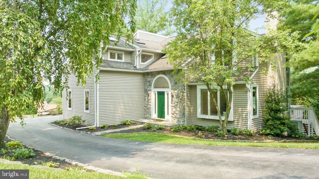 2 Hickory Run, Newtown Square, PA 19073