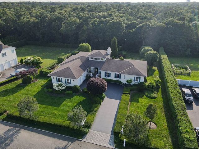32 Sycamore Dr, East Moriches, NY 11940