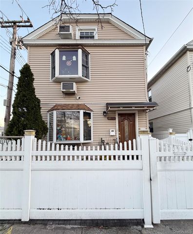 111-20 14th Rd, College Pt, NY 11356