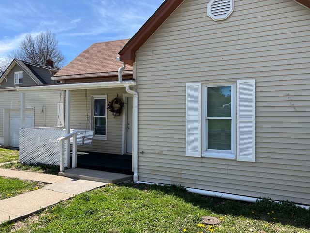 506 N  Osage St, Independence, MO 64050