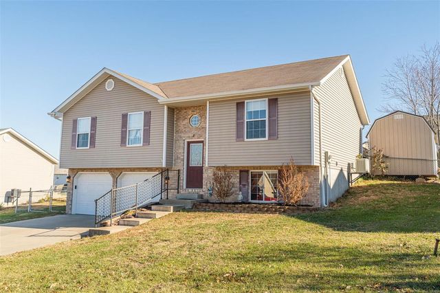 8 Brittany Dail Dr, Union, MO 63084