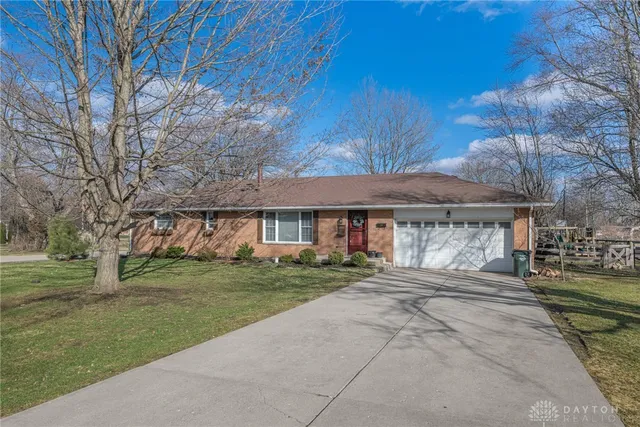 1860 Bledsoe Dr, Bellbrook, OH 45305