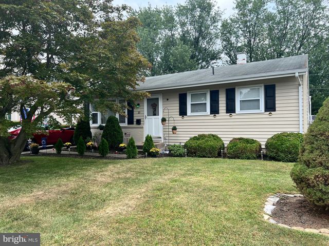 10 Donald Ave, Middletown, PA 17057