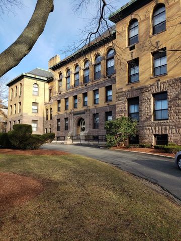 585 Main St #405, Melrose, MA 02176