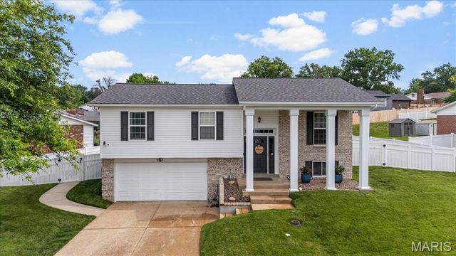 2845 Windford Dr, Saint Louis, MO 63129