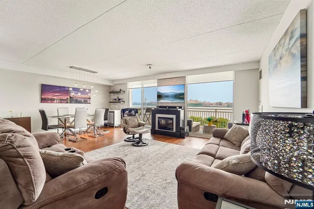 1077 River Rd #903, Edgewater, NJ 07020