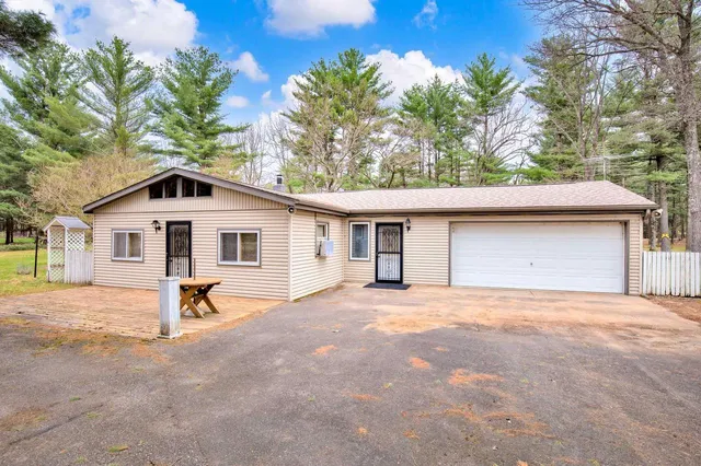 1688 South Aurora Ln, Nekoosa, WI 54457