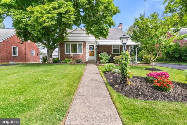 117 W  Wayne Ave, Aldan, PA 19018