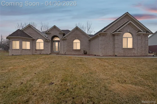 28796 Liparoto Blvd, Flat Rock, MI 48134