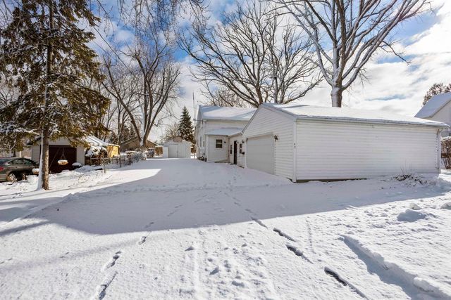 207 Darboy Rd, Combined Locks, WI 54113