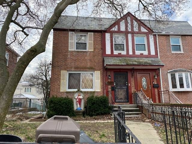 8226 167th St, Queens, NY 11432