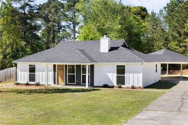 216 Lee Road 997, Phenix City, AL 36870
