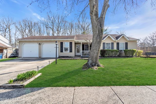 38 Concord Circle, Howell, NJ 07731