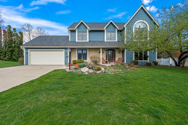 3937 South Stonewood ROAD, New Berlin, WI 53151