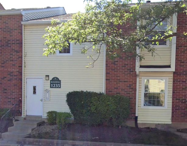 1235 Wyndham Ct #202, Palatine, IL 60074