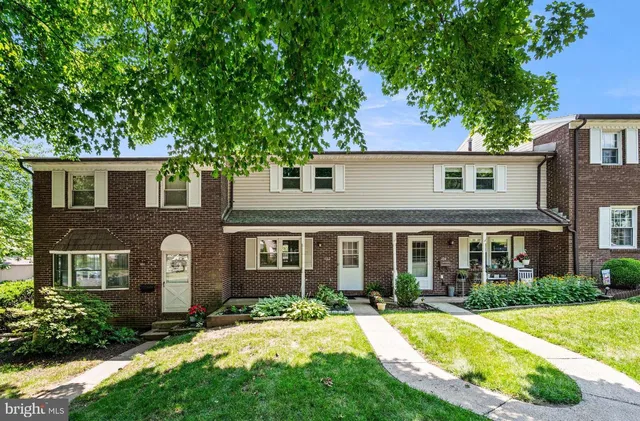 102 Village Dr, Boyertown, PA 19512
