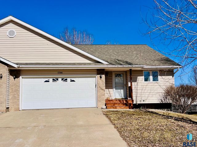 1706 S  Campbell Trl, Sioux Falls, SD 57106