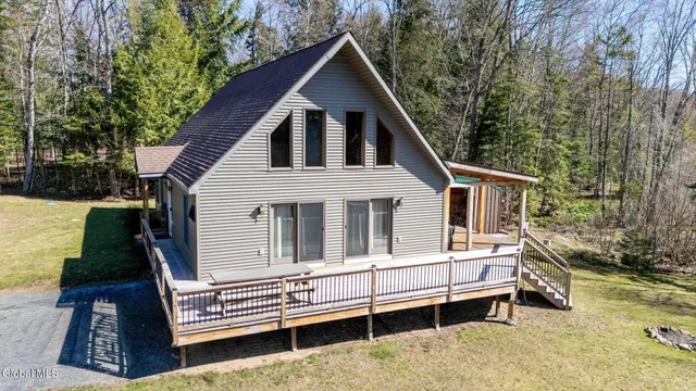106 Howards Lane, Lake Pleasant, NY 12108