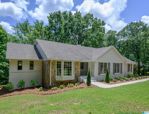 371 Highgate Hill Rd, Pelham, AL 35124