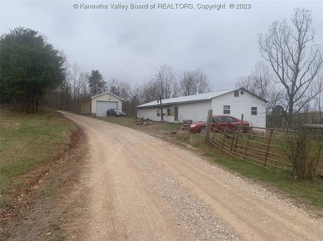 627 Tolley Hill Rd, Gay, WV 25244