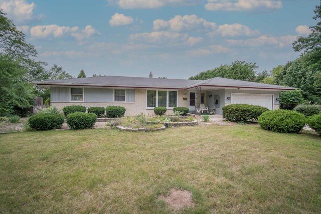 5890 Lakeview DRIVE, Greendale, WI 53129