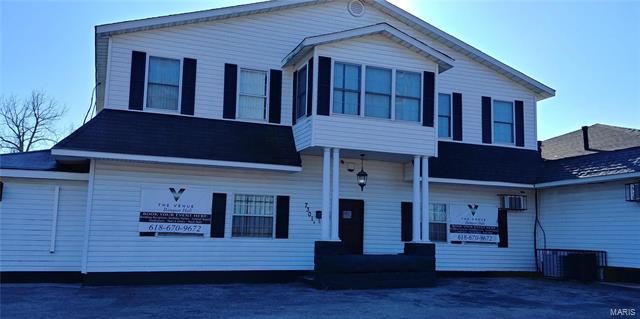 7301 Lake Drive East St Louis Il 3 Bed 6 Bath 19 Photos Trulia