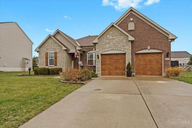 4074 Woodsly Dr, Batavia, OH 45103