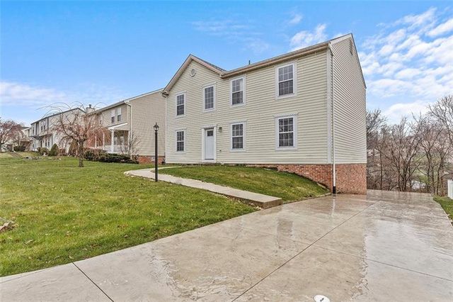 218 Carriage Blvd, Pittsburgh, PA 15239