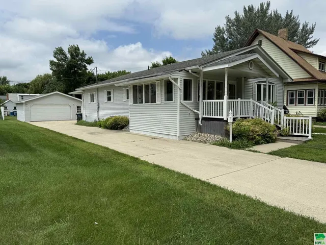 515 6th Ave, Sibley, IA 51249