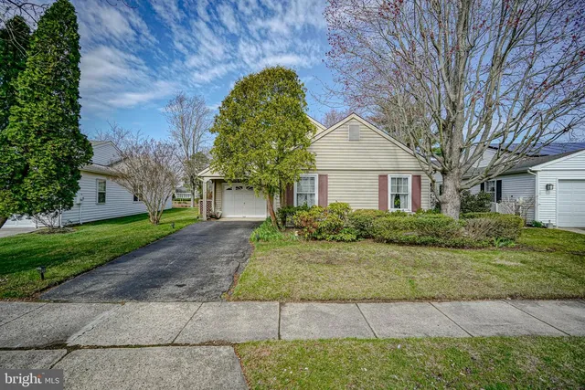 39 Marlborough Dr, Southampton, NJ 08088
