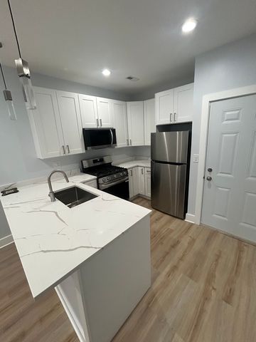 3718 W  Belmont Ave #2R, Chicago, IL 60618