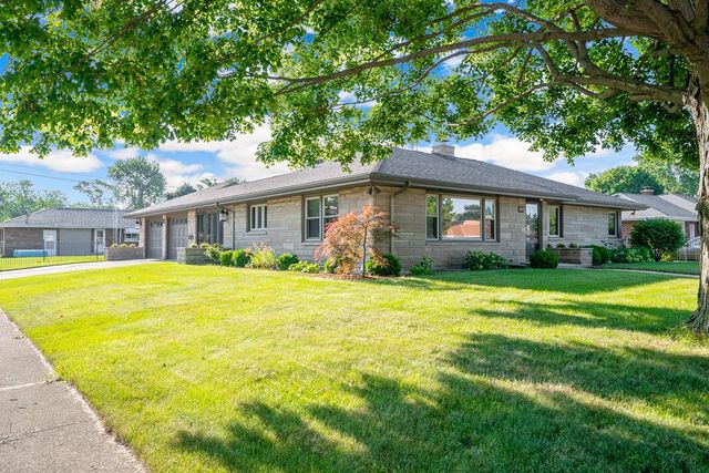 810 Winthrop Ave, Joliet, IL 60435