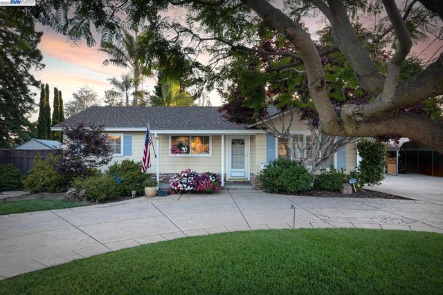19847 Forest Ave, Castro Valley, CA 94546