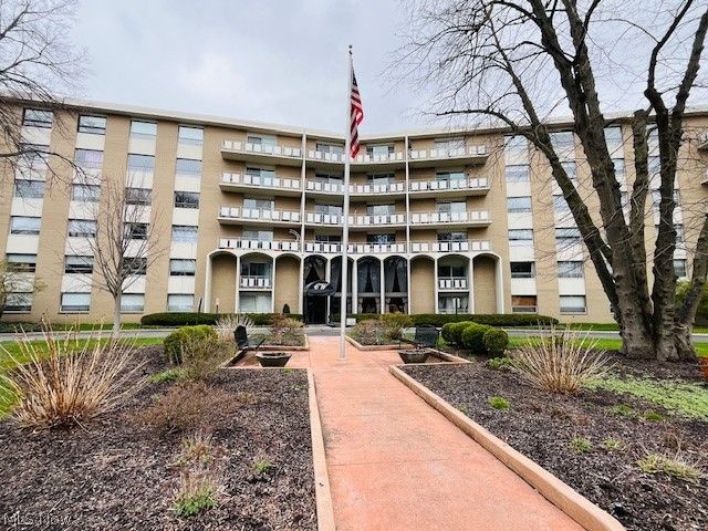 3400 Wooster Rd #616, Rocky River, OH 44116