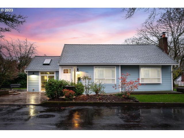 903 NW 43rd St, Vancouver, WA 98660