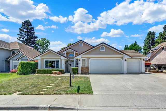 718 Fox Hollow Way, Vacaville, CA 95687