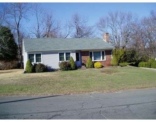 28 Whitmore Dr, Springfield, MA 01104