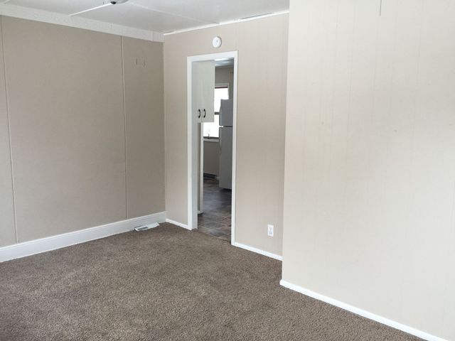 233 8th Ave NE, Valley City, ND 58072