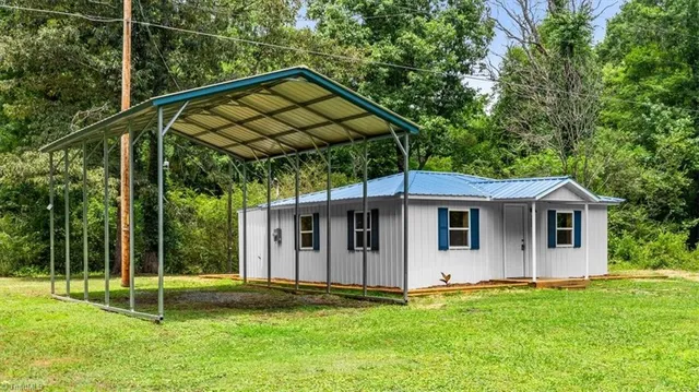 3092 Denton Rd, Denton, NC 27239