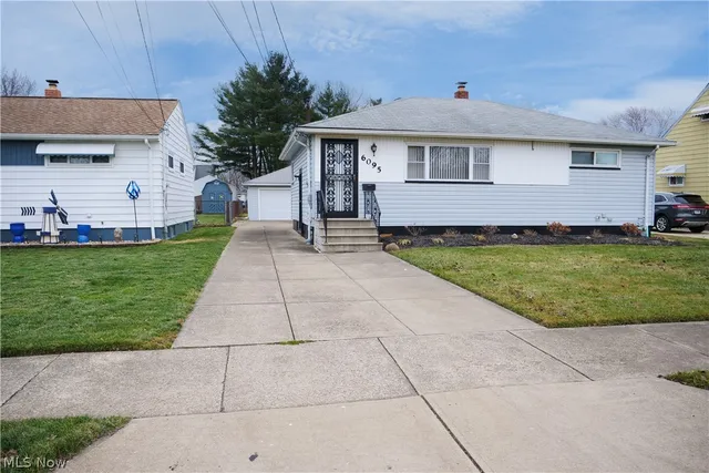 6095 Stark Dr, Brookpark, OH 44142