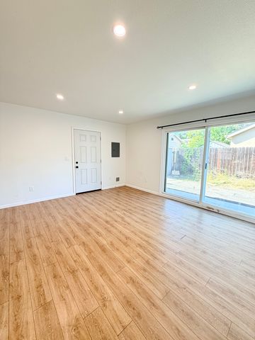 205 B St #B, Roseville, CA 95678