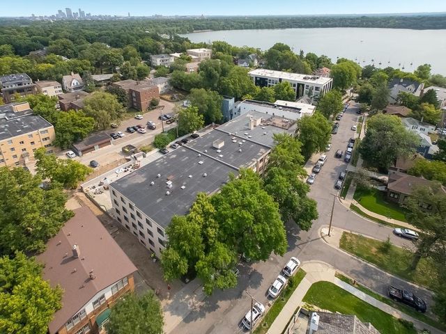 2700 W  44th St #212, Minneapolis, MN 55410