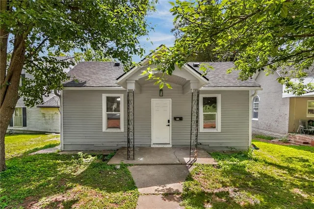 604 Laramie St, Atchison, KS 66002