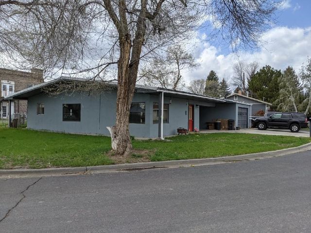 517 Valley View Dr, Burns, OR 97720