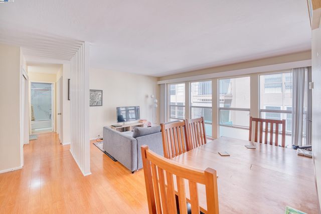 3815 Harrison St #202, Oakland, CA 94611