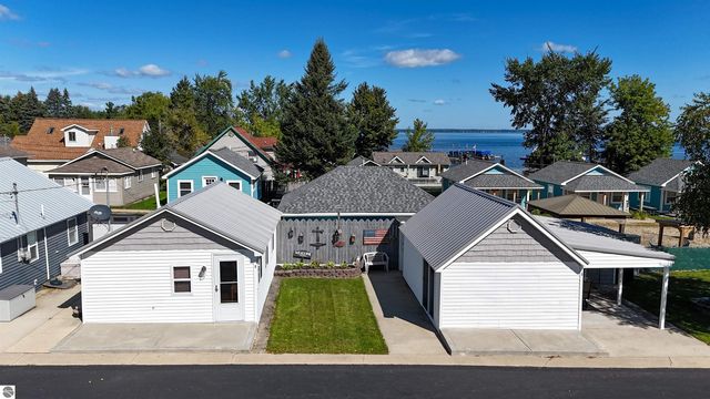 6276 W  Houghton Lake Dr #2, Houghton Lake, MI 48629