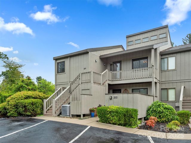 201 Juniper Ln, Laurel Park, NC 28739